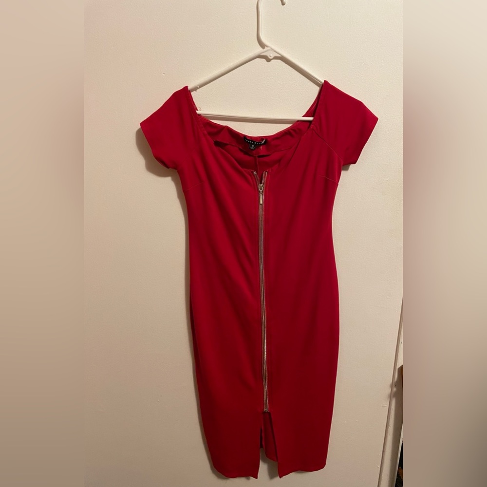 Red front zip fitted dress by Haute Monde (M)